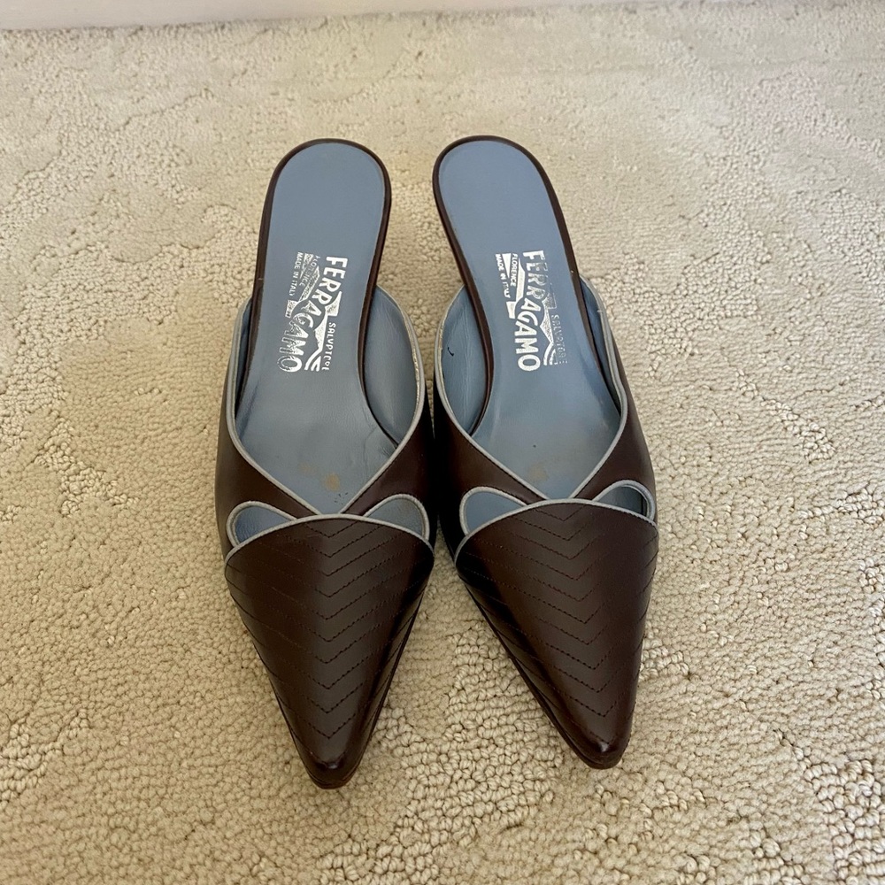 Ferragamo women’s shoes with heel. Size 7 C